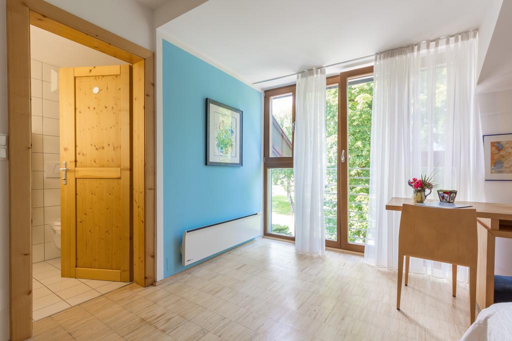 Fruehstueckspension "Schlosswirt" Ossiach Esterno foto