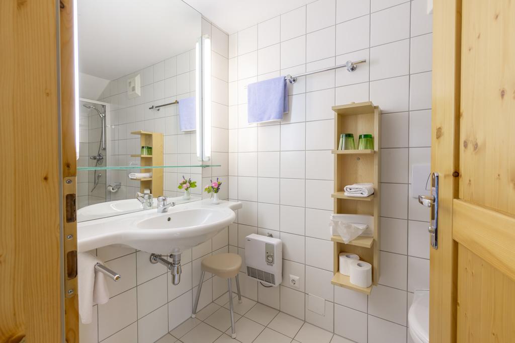 Fruehstueckspension "Schlosswirt" Ossiach Esterno foto